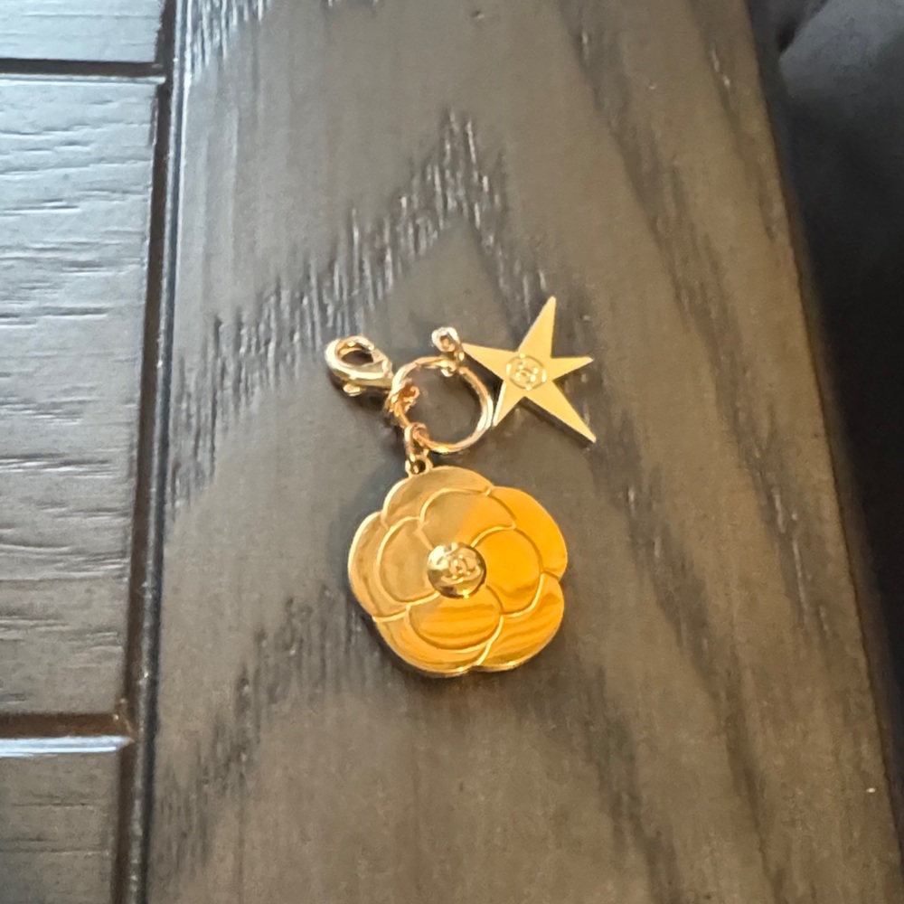 CHANEL Holiday charm
